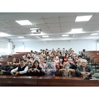 资图系50周年系庆系友回
娘家 - 团体纪念大合照