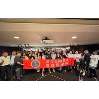 管科系校友回娘家 -
团体大合照