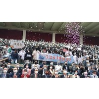 会计学系陈进财名誉博士庆祝餐会
本系同学为陈进财学长欢呼喝采