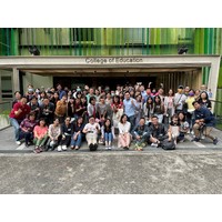 教心所20周年校友返校 -
教育学院前之团体大合照