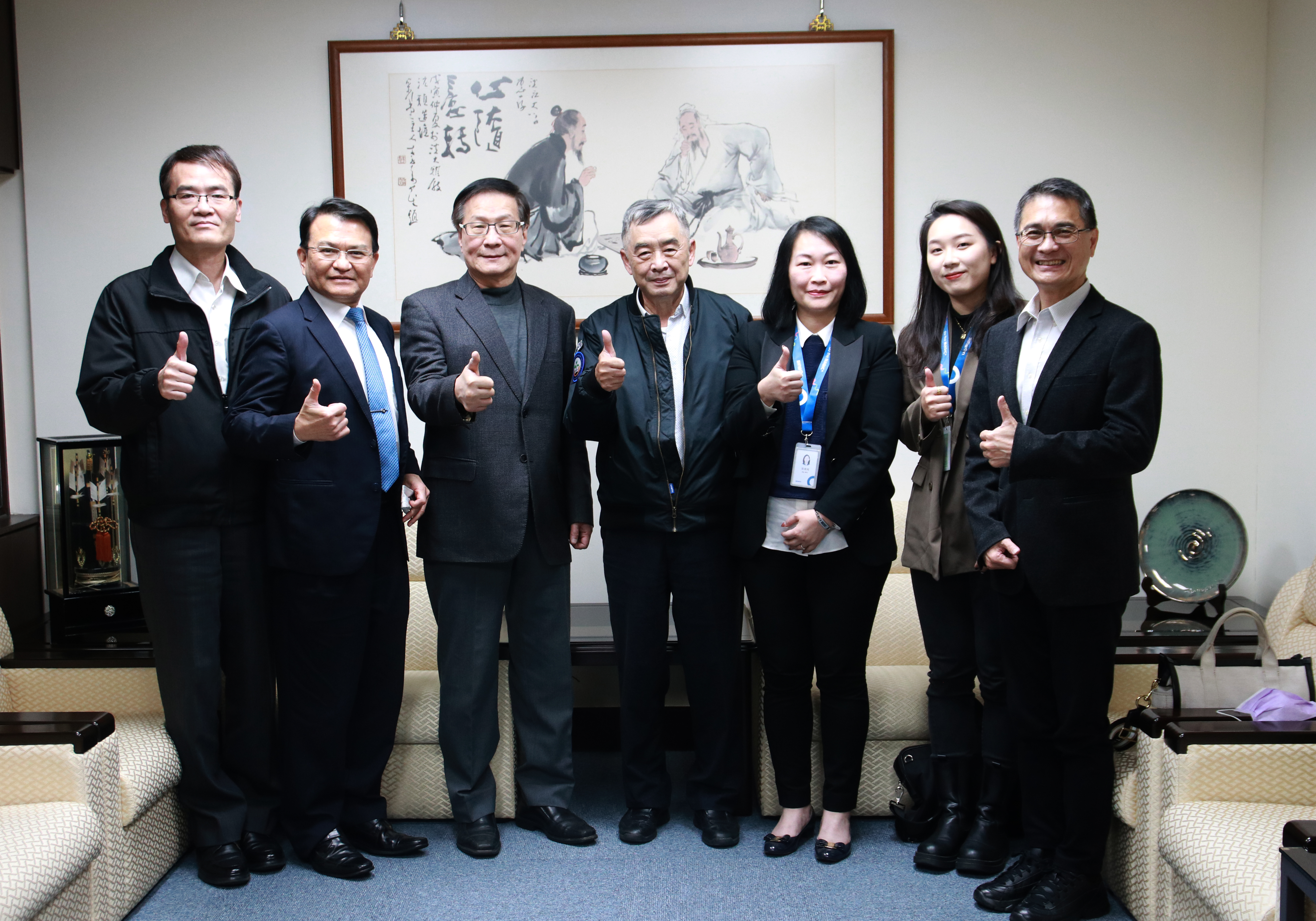 1-4-2_王紹新學長_中_返校頒發獎學金前拜訪葛煥昭校長_左2__攝影_潘劭愷_ 1-4-2_王紹新學長_中_返校頒發獎學金前拜訪葛煥昭校長_左2__攝影_潘劭愷_
