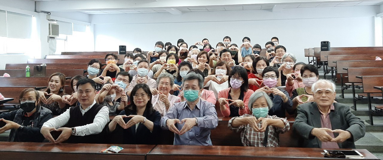 3-8-2__縮_資圖系50週年系慶系友回娘家團體紀念大合照 3-8-2__縮_資圖系50週年系慶系友回娘家團體紀念大合照