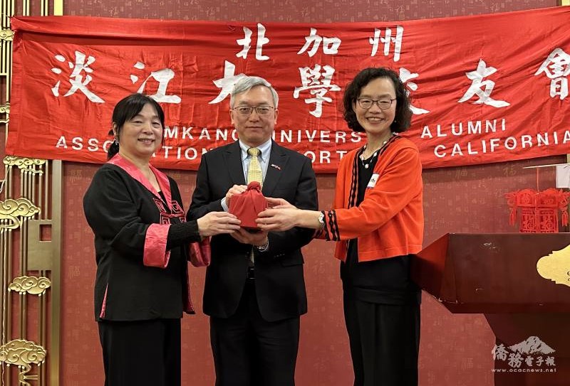 2-1-1_林凤学长荣任第34届北加州校友会会长 120位嘉宾共同见证交接 2-1-1_林凤学长荣任第34届北加州校友会会长 120位嘉宾共同见证交接