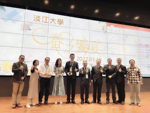 戰略所師長、所友到場祝賀