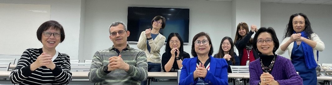 ◎法文系友會60週年系慶籌備會合影(前排左二為徐鵬飛主任、前排右二為葉麗珠會長)
