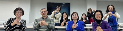◎法文系友會60週年系慶籌備會合影（前排左二為徐鵬飛主任、前排右二為葉麗珠會長）