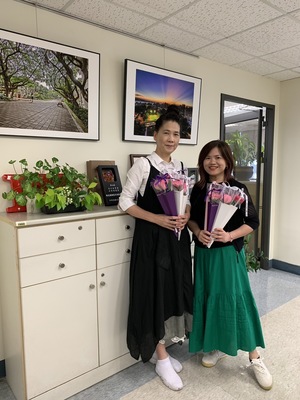 【校友来访】系所友会联合总会副秘书长林内匙康乃馨手作教学