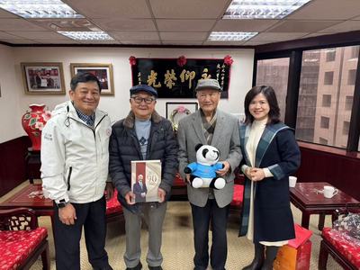 大陆校友联谊总会总会长庄文甫拜访世界校友会联合会荣誉总会长陈定川